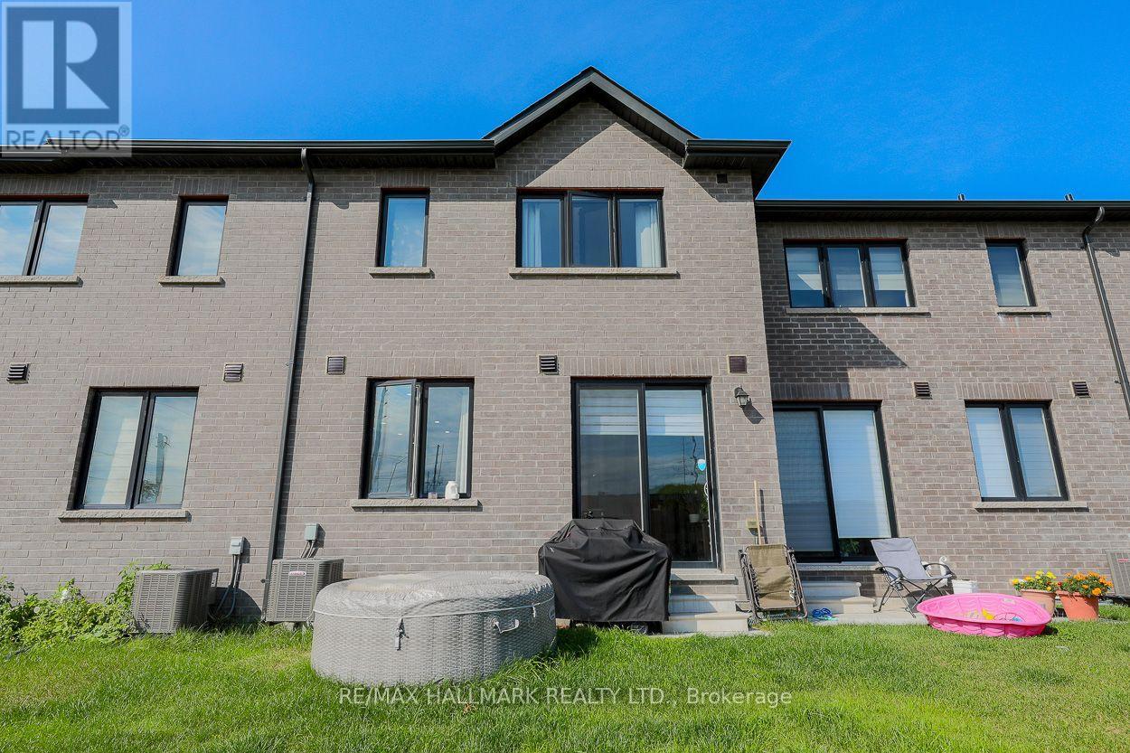 1090 Lockie Drive, Oshawa, Ontario  L1L 0R9 - Photo 18 - E13727224