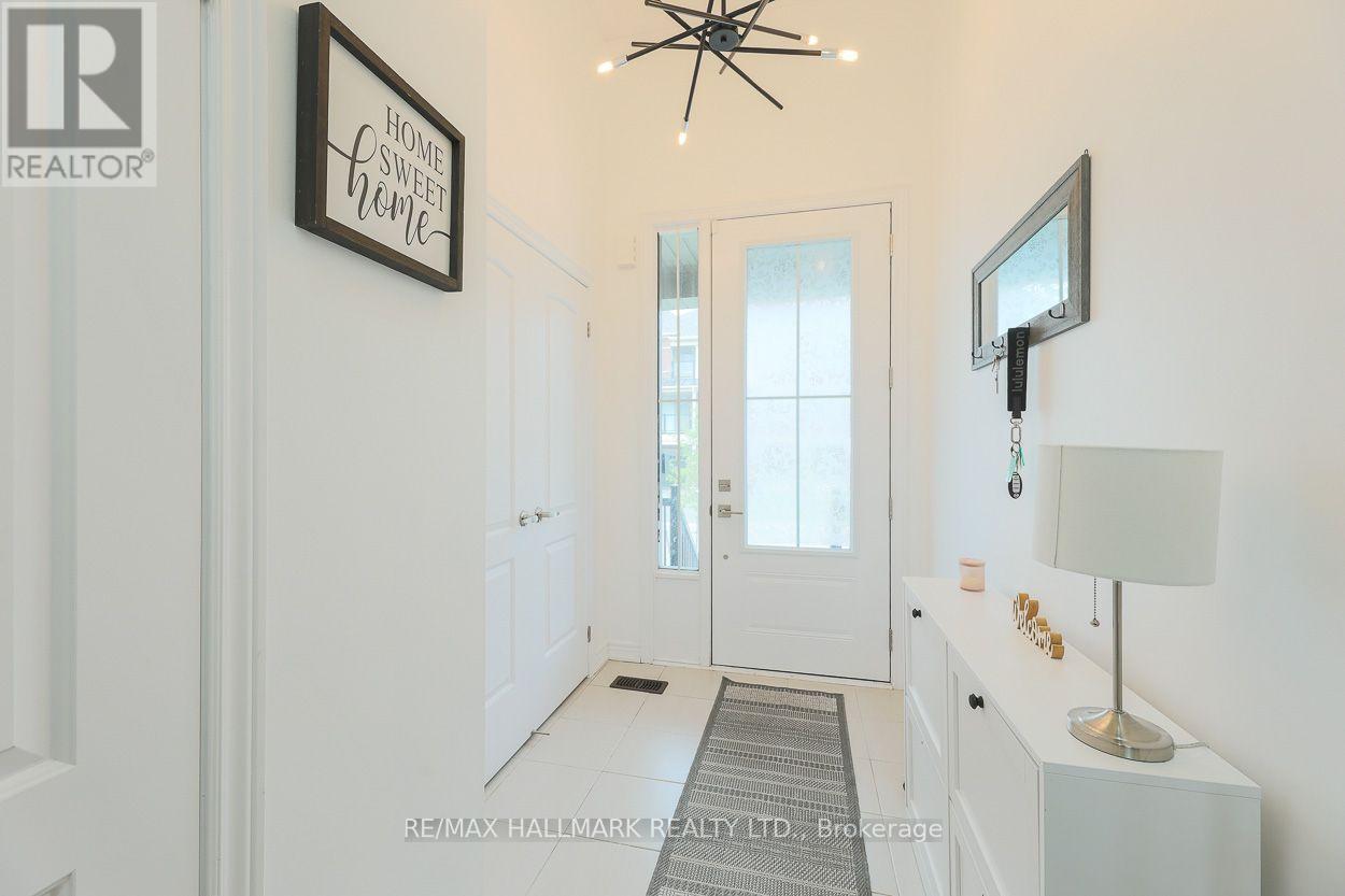 1090 Lockie Drive, Oshawa, Ontario  L1L 0R9 - Photo 2 - E13727224