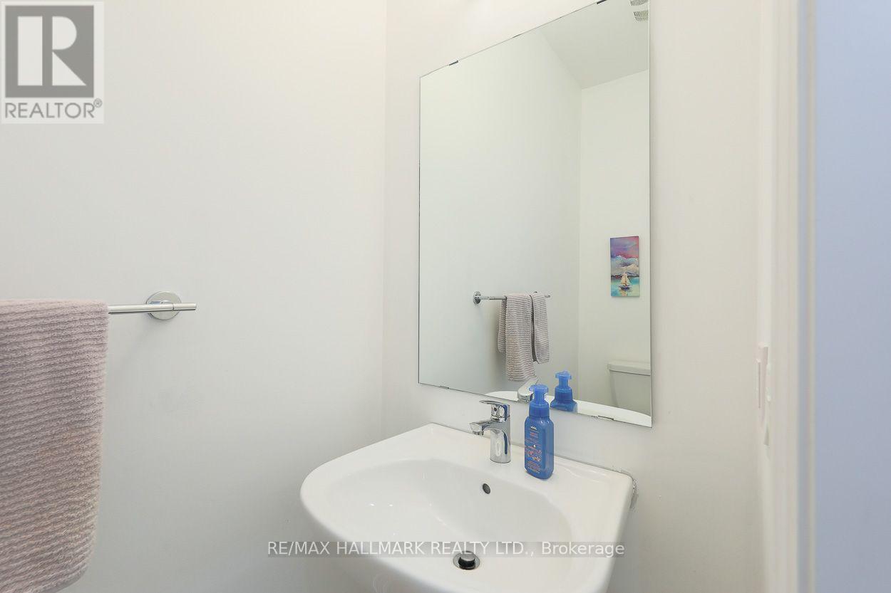 1090 Lockie Drive, Oshawa, Ontario  L1L 0R9 - Photo 3 - E13727224