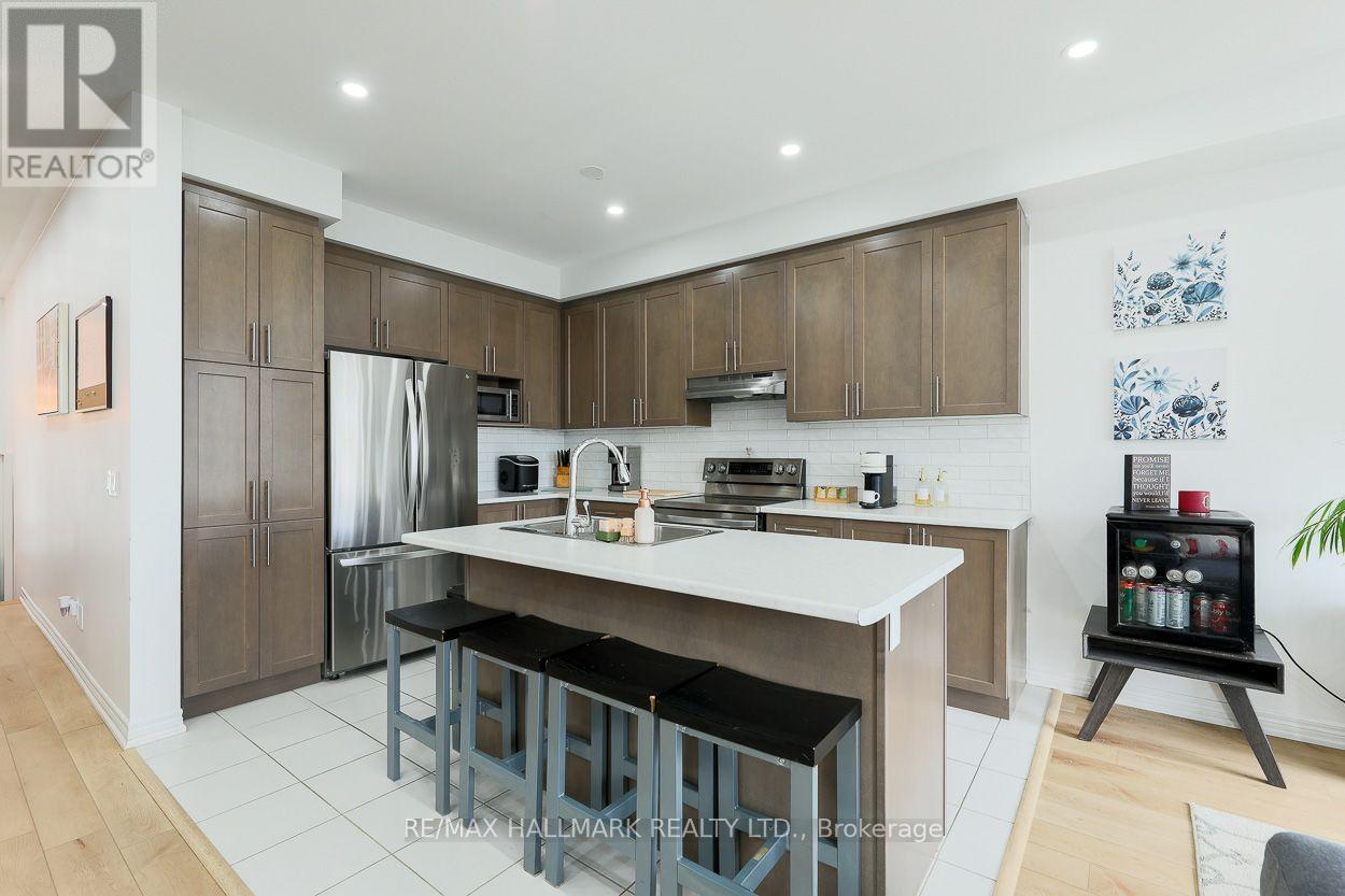 1090 Lockie Drive, Oshawa, Ontario  L1L 0R9 - Photo 4 - E13727224
