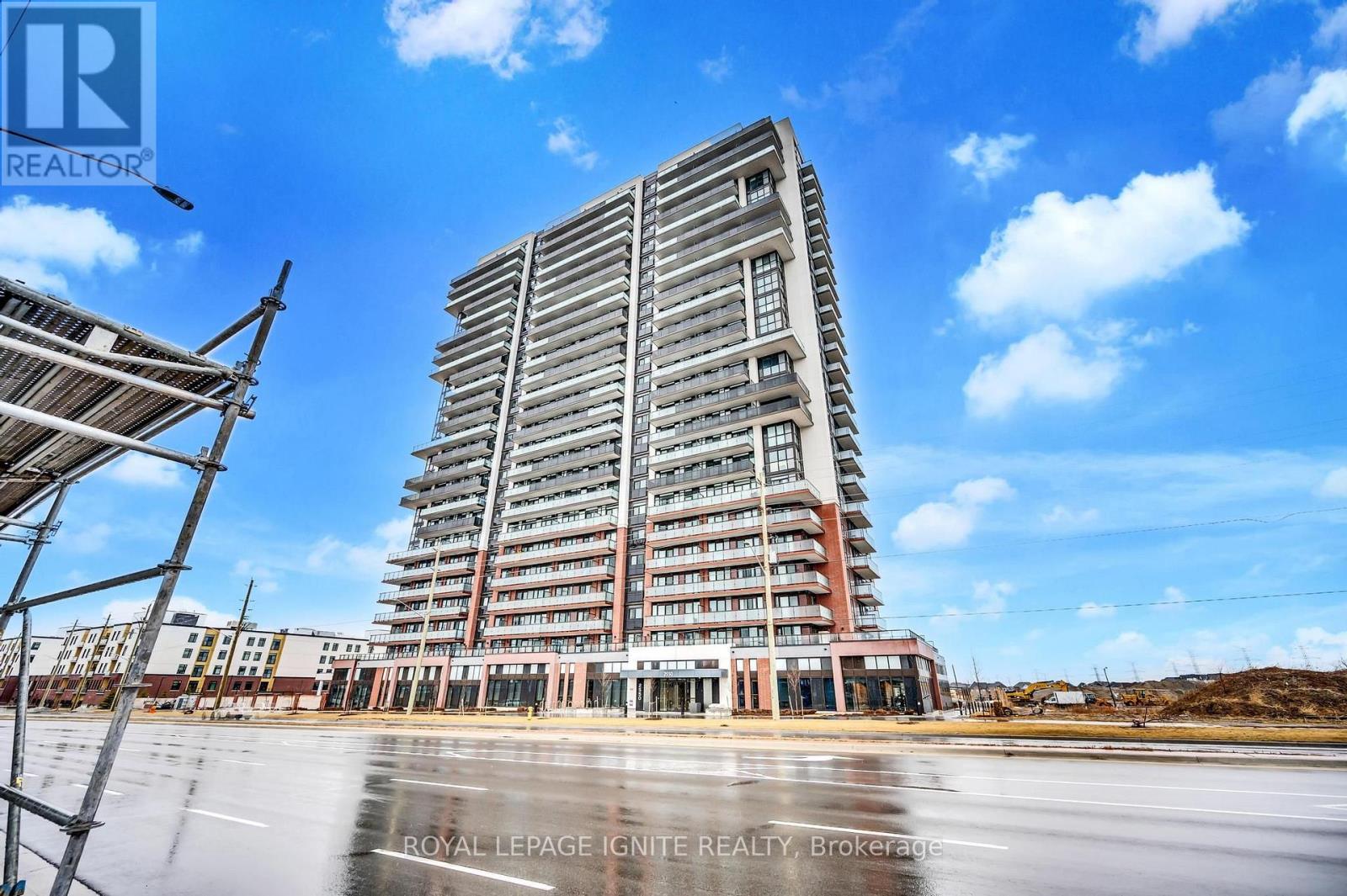 905 - 2550 SIMCOE STREET N
