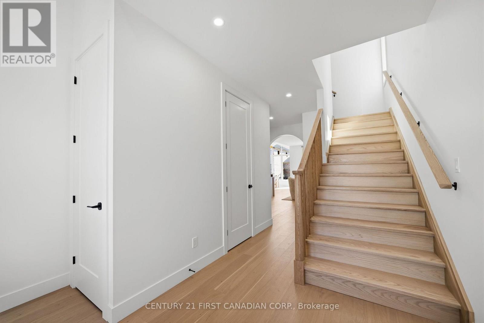 24 Sheldabren Street, North Middlesex, Ontario  N0M 1A0 - Photo 10 - X13727210
