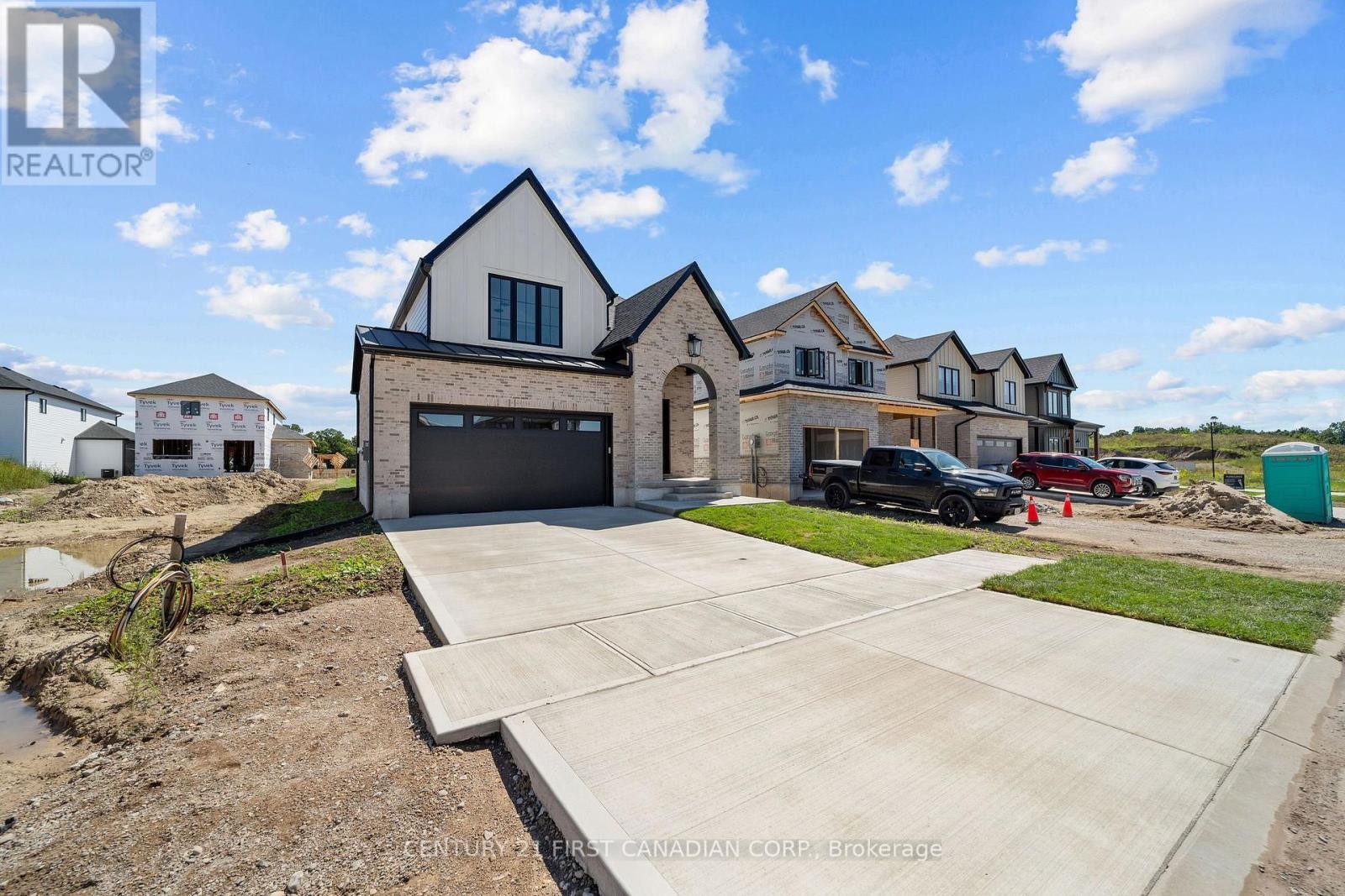 24 Sheldabren Street, North Middlesex, Ontario  N0M 1A0 - Photo 2 - X13727210