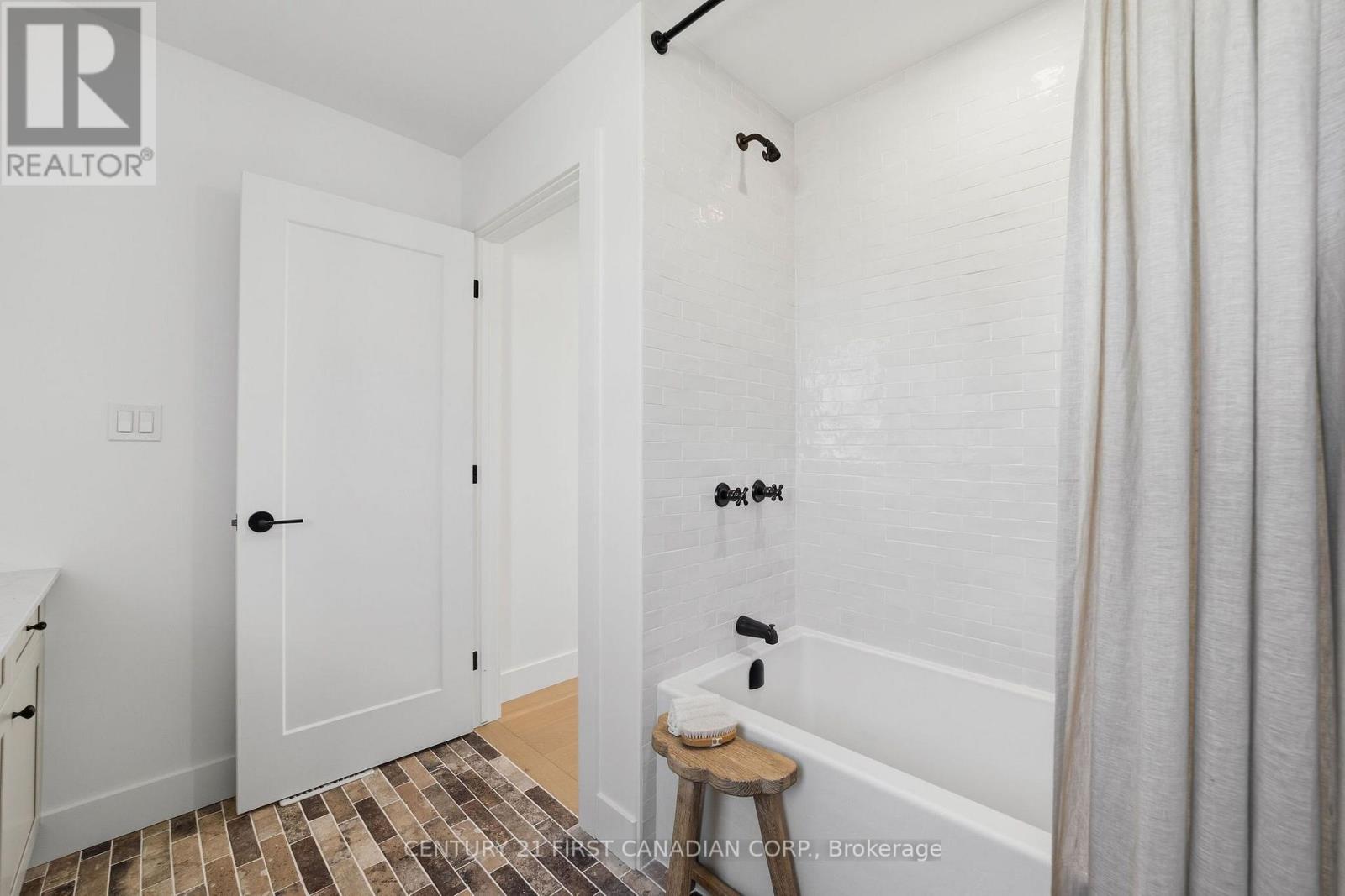 24 Sheldabren Street, North Middlesex, Ontario  N0M 1A0 - Photo 31 - X13727210