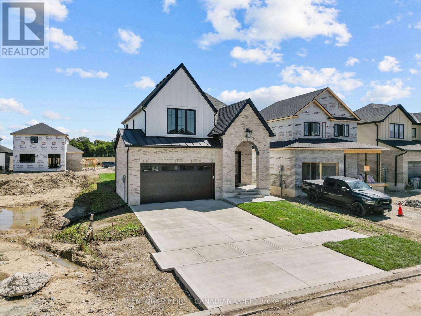 24 Sheldabren Street, North Middlesex, Ontario  N0M 1A0 - Photo 4 - X13727210