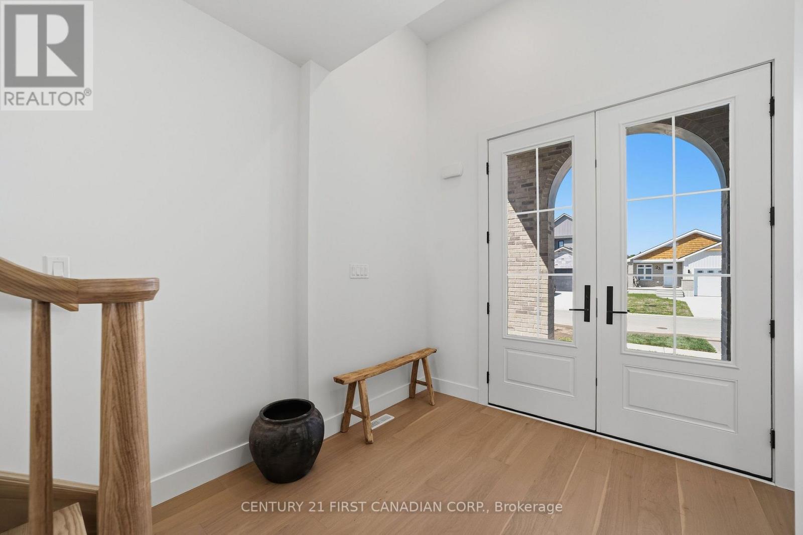 24 Sheldabren Street, North Middlesex, Ontario  N0M 1A0 - Photo 9 - X13727210