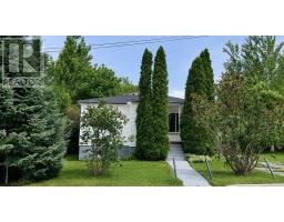 <div class="price">$195,000</div> 4 Patrick Street<br>Grand Falls-Windsor, Newfoundland & Labrador<br><div class='bed_bath'>3 Bed | 2 Bath</div>