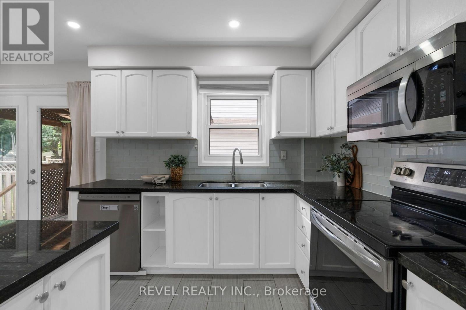 7 Penton Drive, Barrie (West Bayfield), Ontario  L4N 7A3 - Photo 9 - S13727194