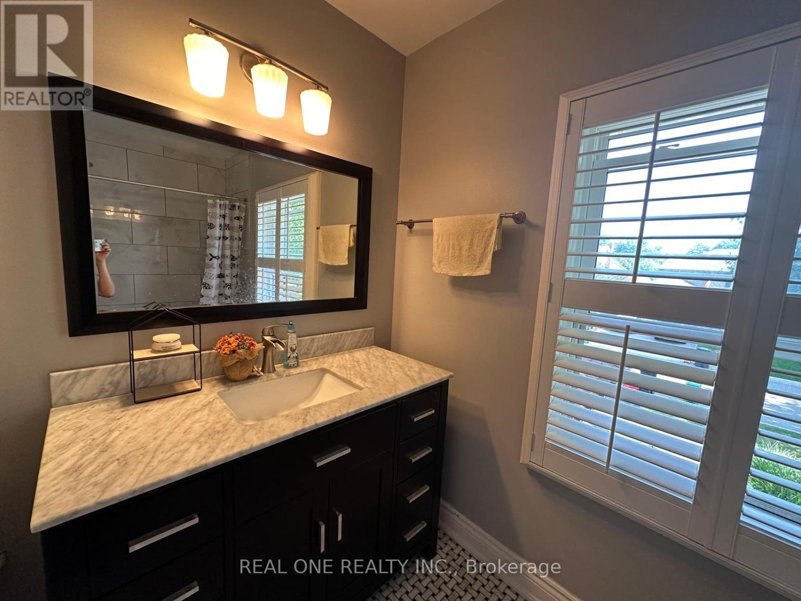 3944 Glamis Court, Mississauga, Ontario  L5L 3N5 - Photo 12 - W13727128