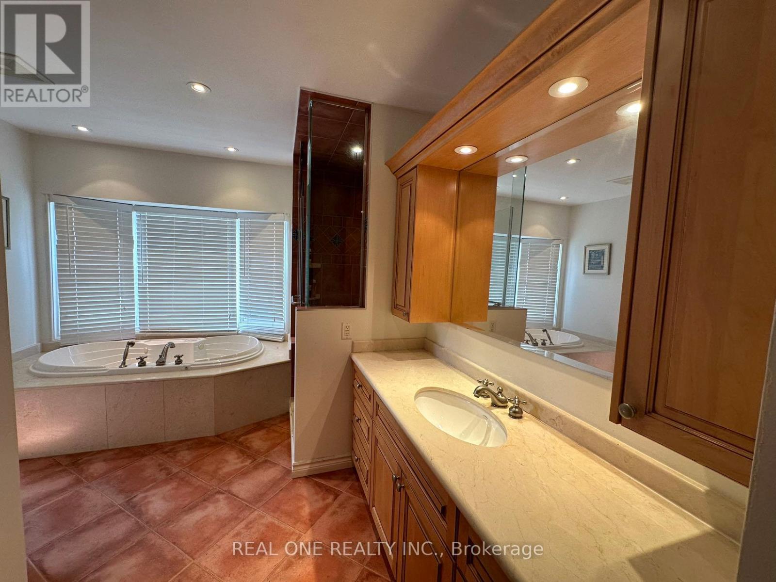 3944 Glamis Court, Mississauga, Ontario  L5L 3N5 - Photo 17 - W13727128