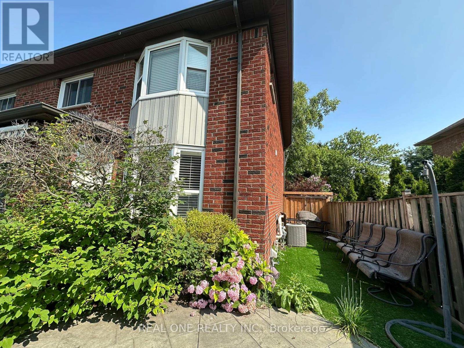 3944 Glamis Court, Mississauga, Ontario  L5L 3N5 - Photo 25 - W13727128