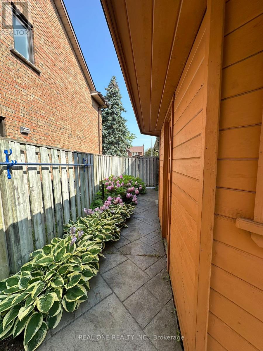 3944 Glamis Court, Mississauga, Ontario  L5L 3N5 - Photo 26 - W13727128