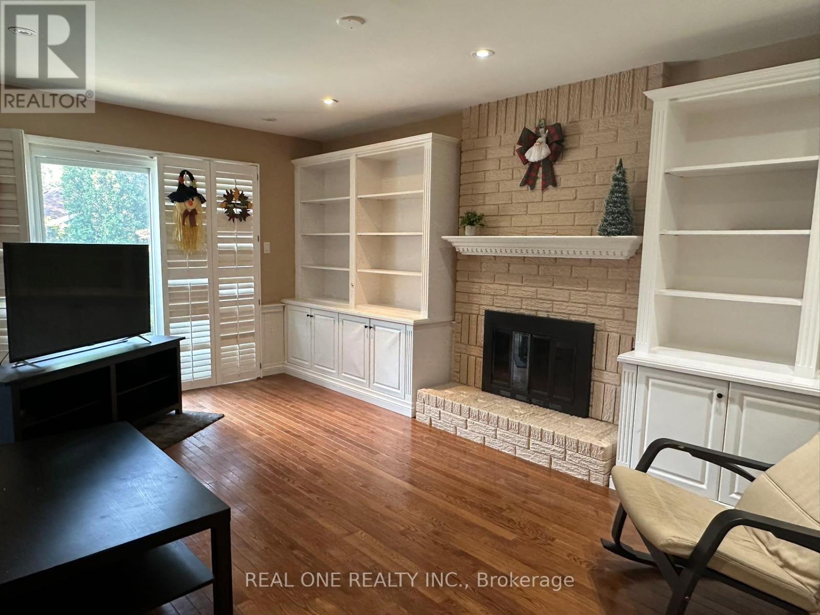 3944 Glamis Court, Mississauga, Ontario  L5L 3N5 - Photo 6 - W13727128