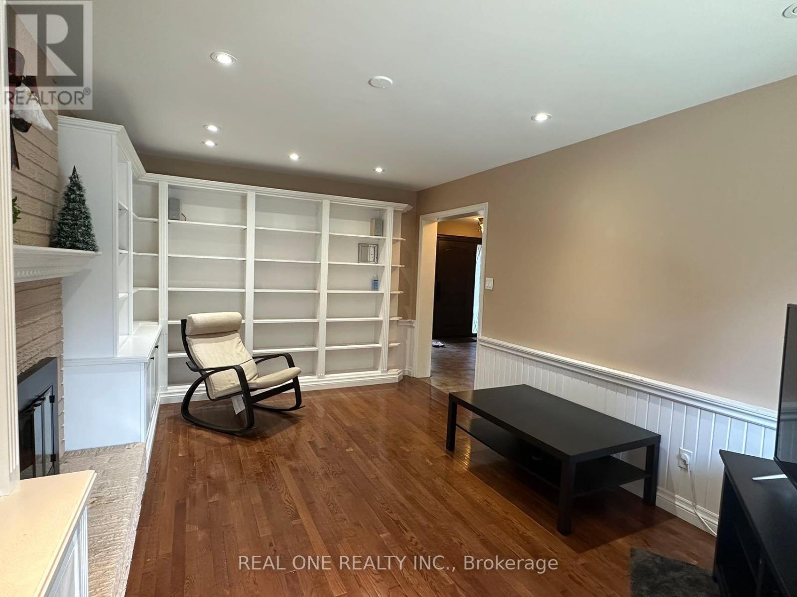 3944 Glamis Court, Mississauga, Ontario  L5L 3N5 - Photo 7 - W13727128