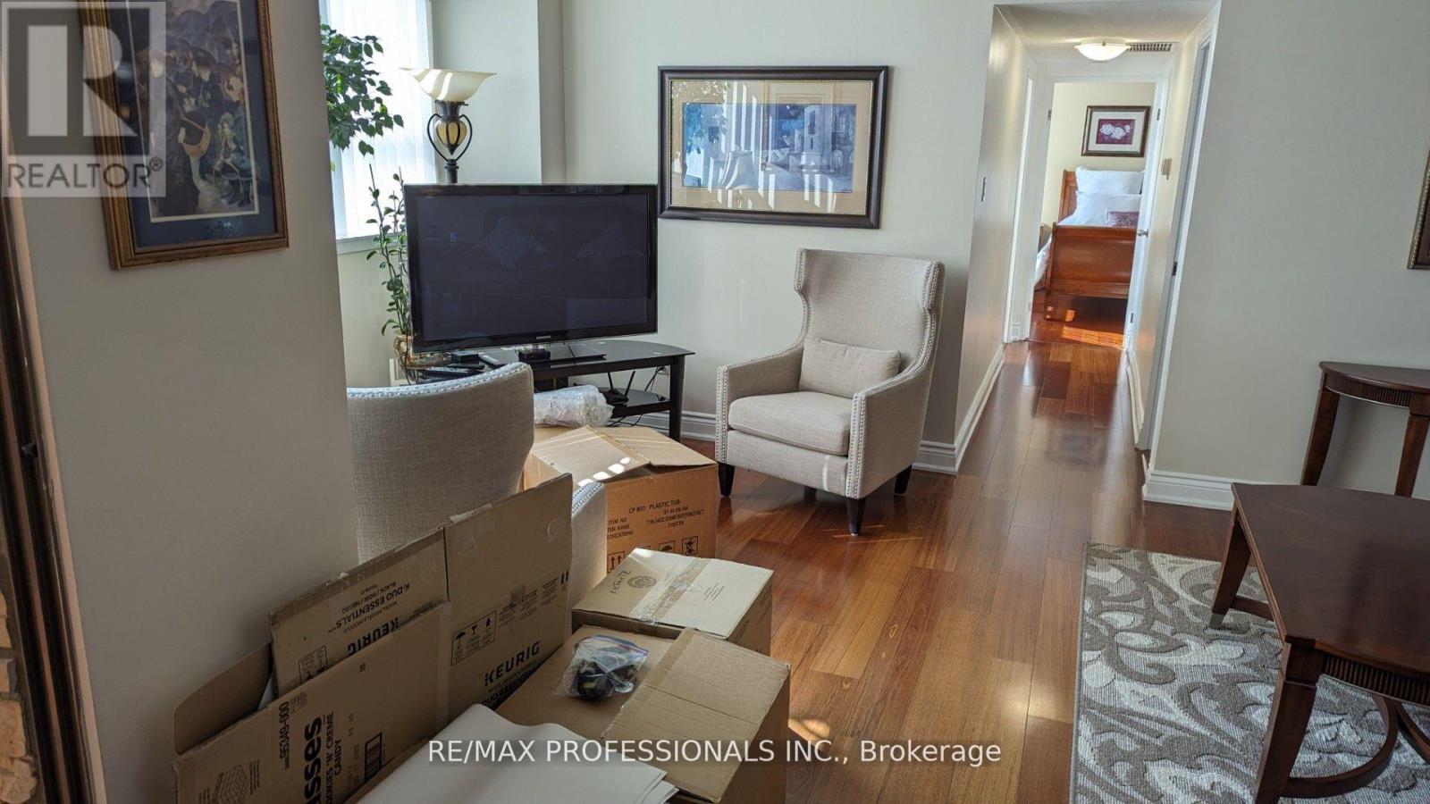 802 - 2323 Confederation Parkway, Mississauga, Ontario  L5B 1R6 - Photo 4 - W13727136