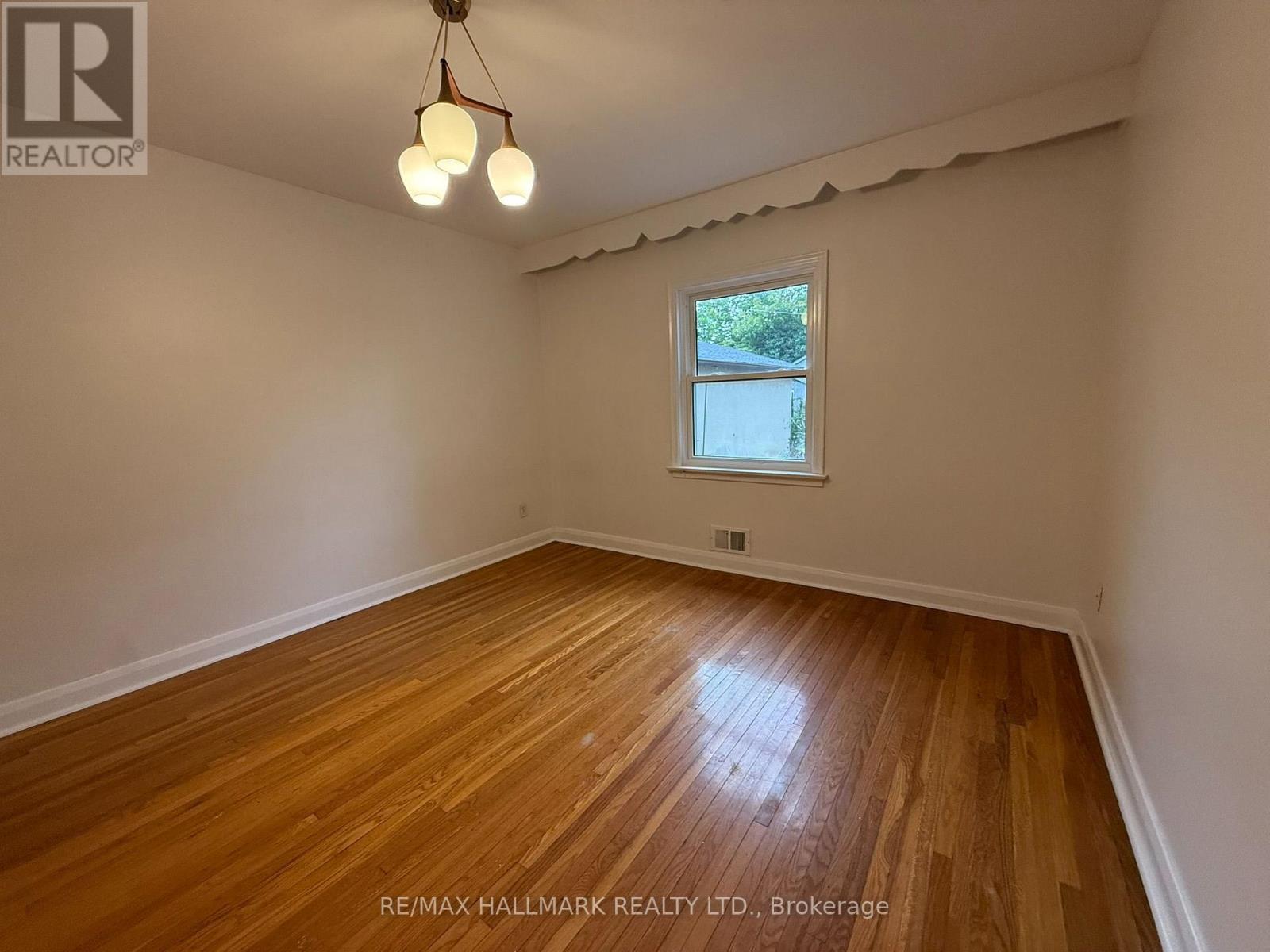Main - 9 Macleod Street, Toronto, Ontario  M6L 2M7 - Photo 10 - W13727202