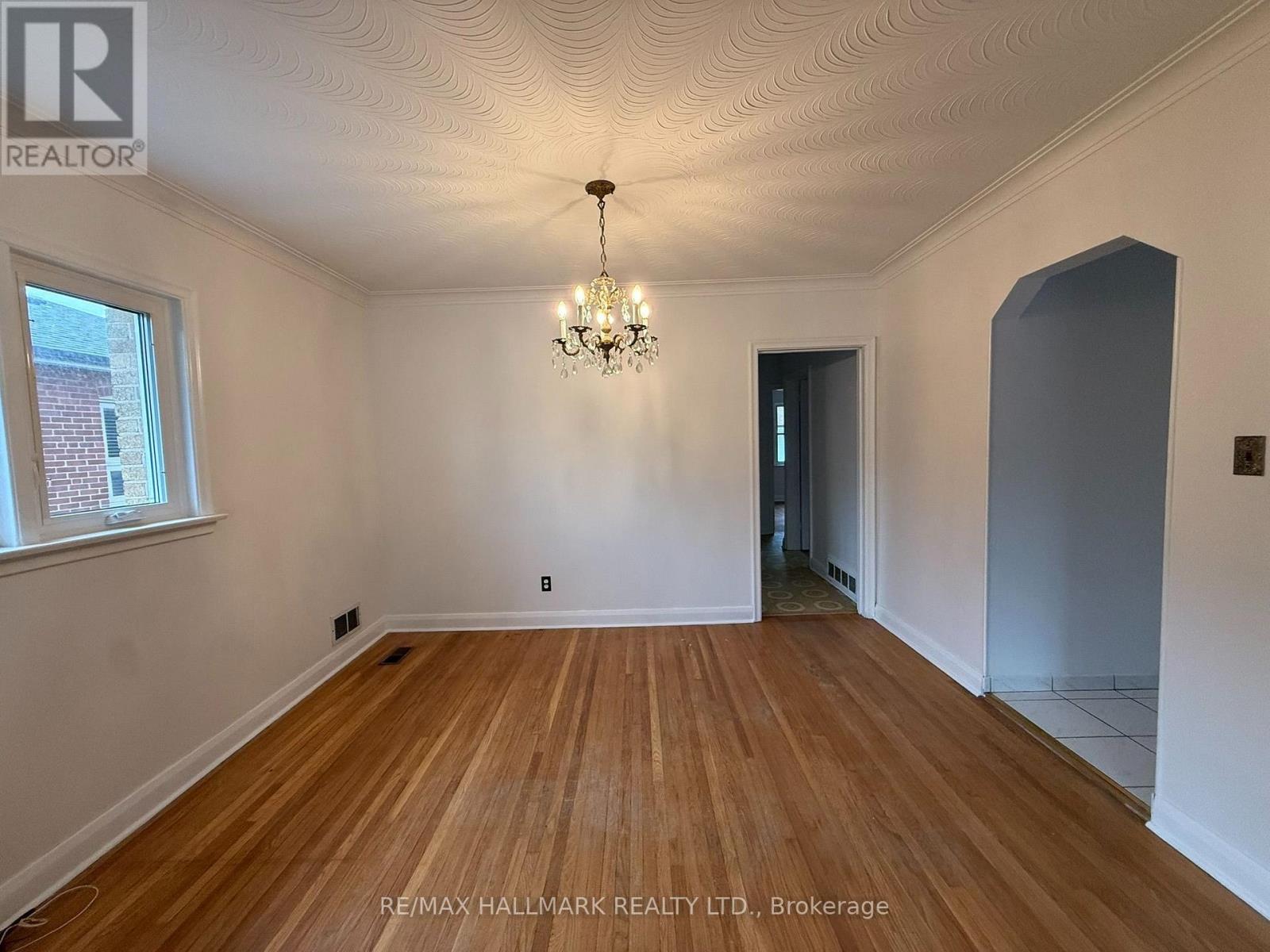 Main - 9 Macleod Street, Toronto, Ontario  M6L 2M7 - Photo 7 - W13727202