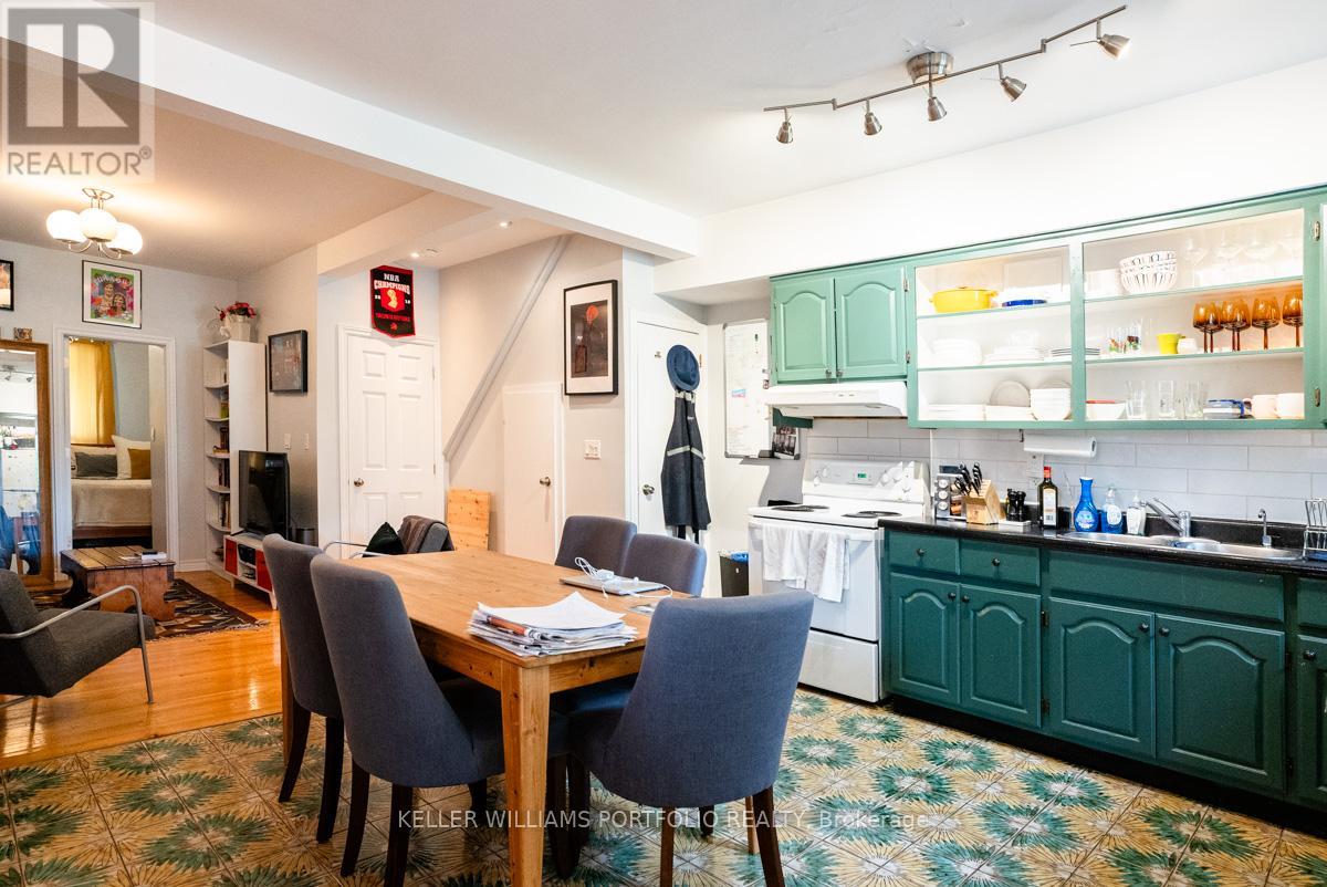 Main Fl - 184 Franklin Avenue, Toronto, Ontario  M6P 3Y8 - Photo 3 - W13727270