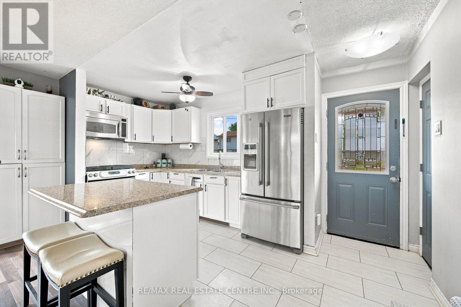 44 Grand Valley Drive, Brampton, Ontario  L6S 2L1 - Photo 3 - W13727298