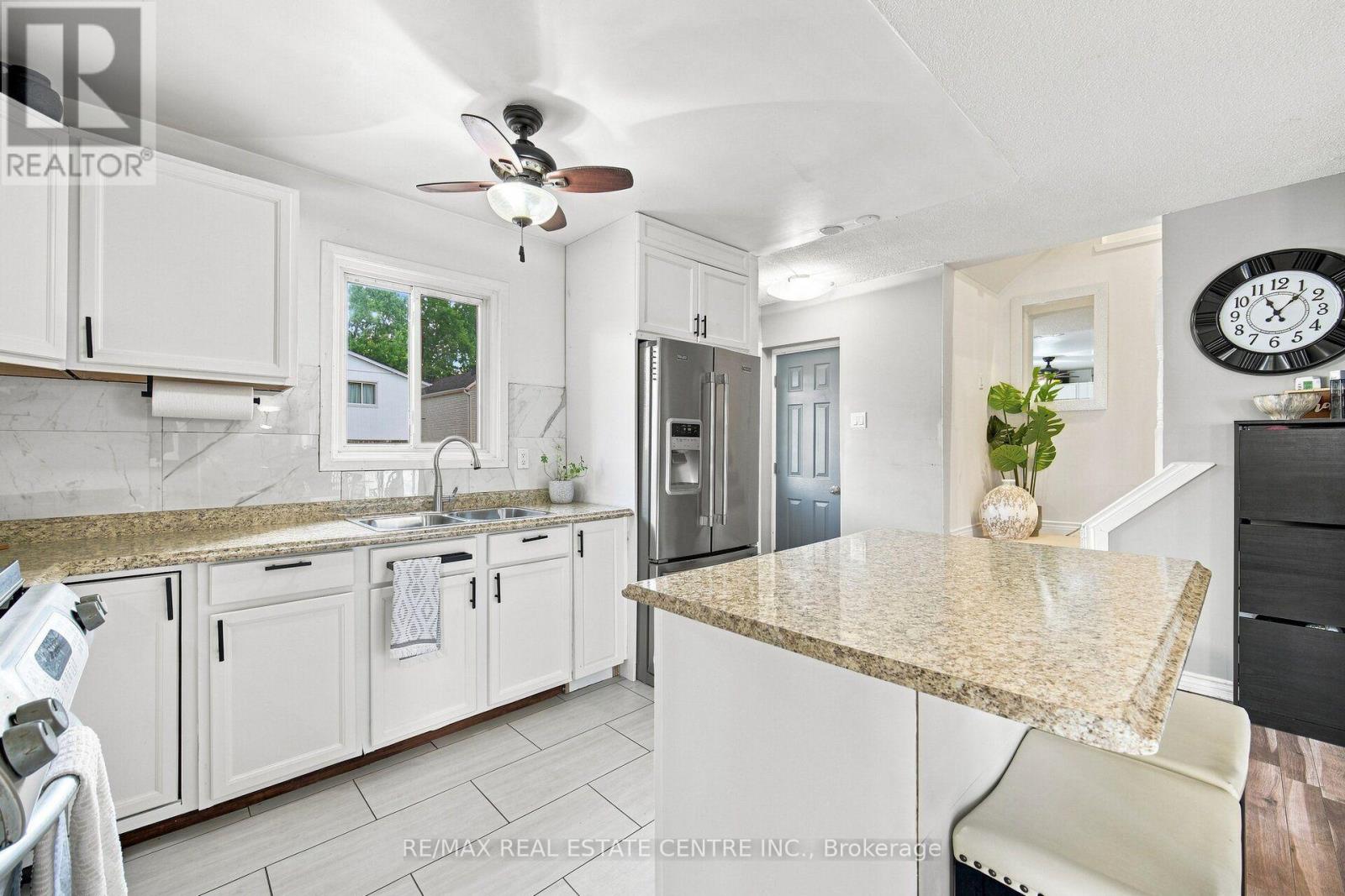 44 Grand Valley Drive, Brampton, Ontario  L6S 2L1 - Photo 4 - W13727298