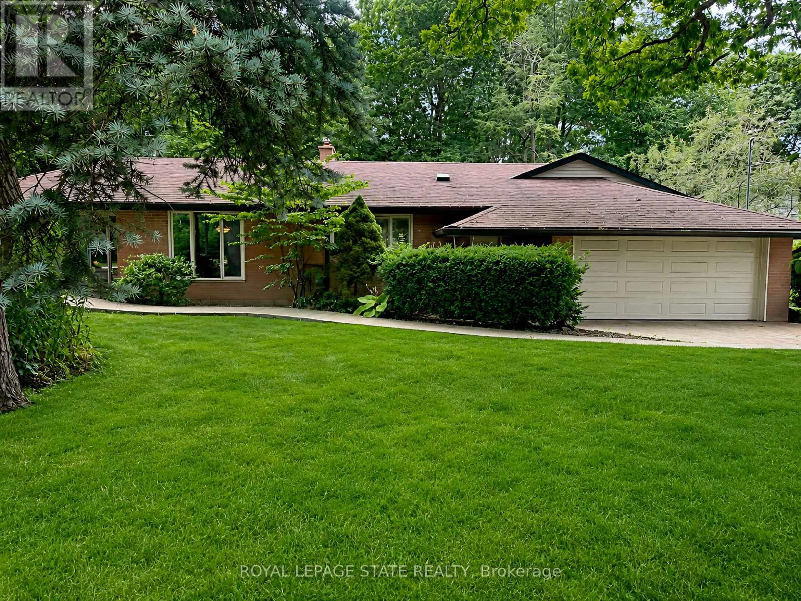 44 COLQUHOUN CRESCENT, Hamilton, Ontario