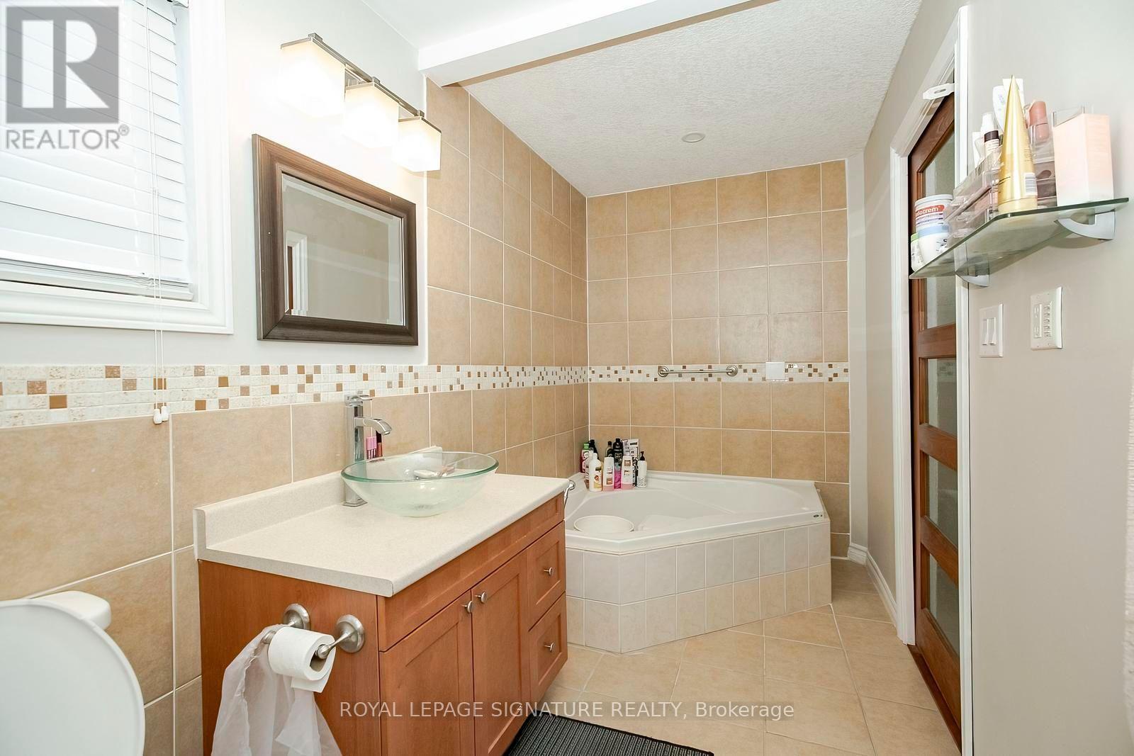 107 Glencliffe Court, Kitchener, Ontario  N2B 3X1 - Photo 24 - X13727208