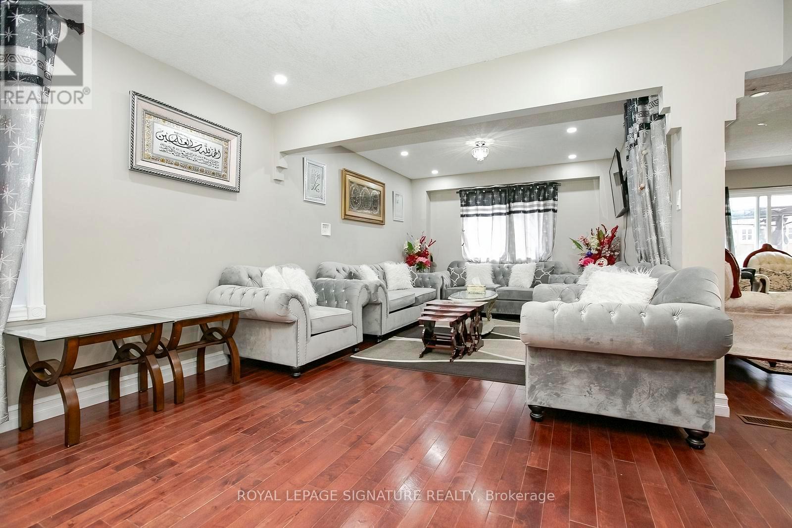 107 Glencliffe Court, Kitchener, Ontario  N2B 3X1 - Photo 4 - X13727208
