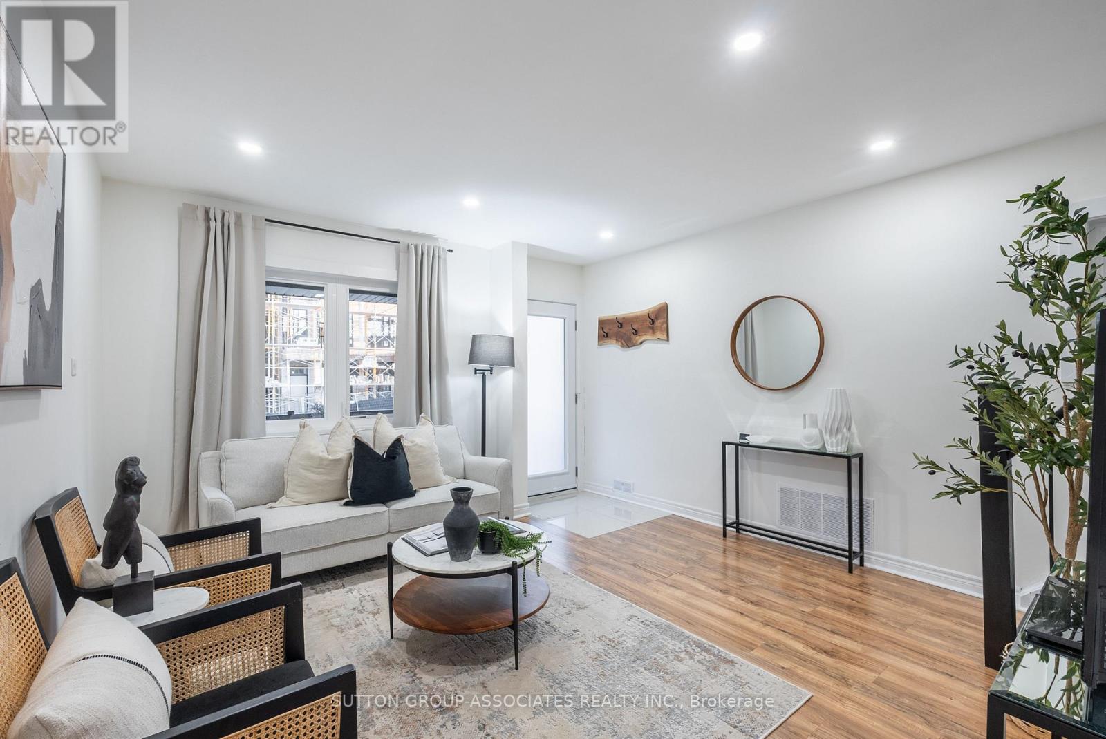 10 Innes Avenue, Toronto, Ontario  M6E 1M8 - Photo 3 - W13727304