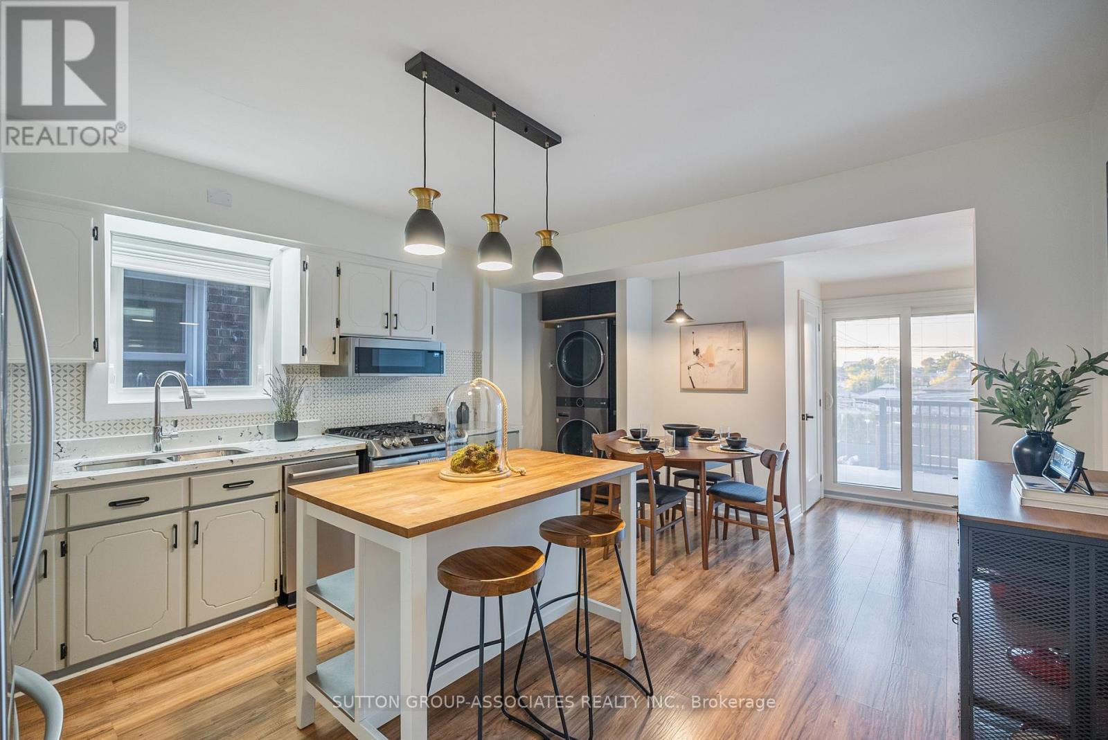 10 Innes Avenue, Toronto, Ontario  M6E 1M8 - Photo 5 - W13727304