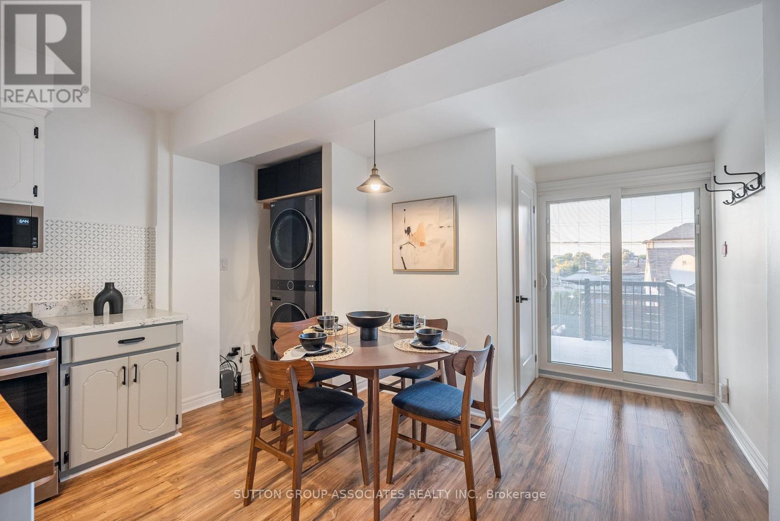 10 Innes Avenue, Toronto, Ontario  M6E 1M8 - Photo 8 - W13727304