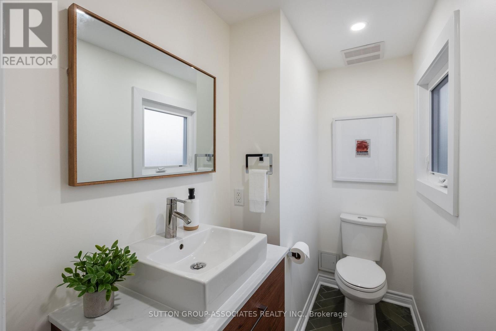 10 Innes Avenue, Toronto, Ontario  M6E 1M8 - Photo 9 - W13727304