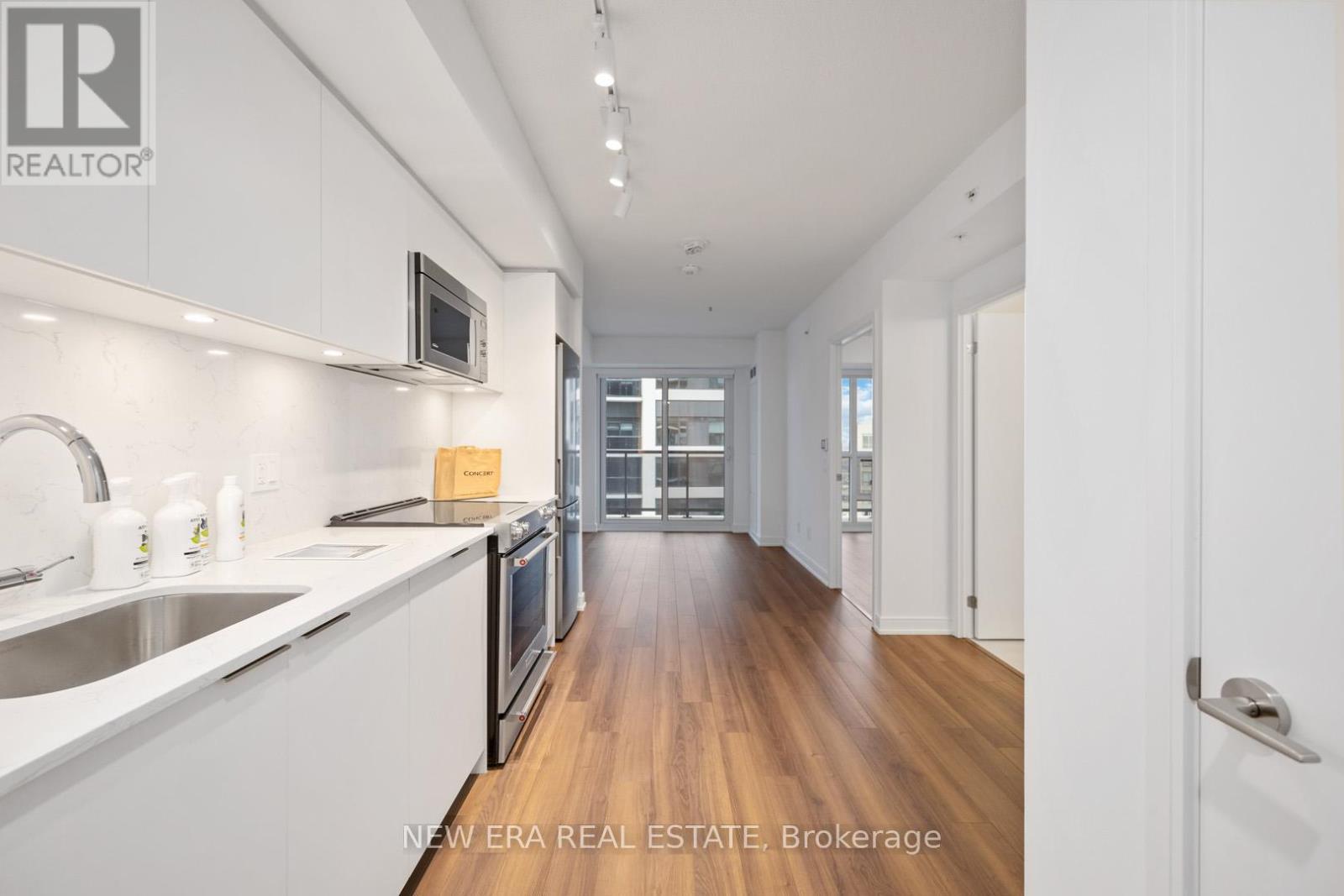 1907 - 30 Samuel Wood Way, Toronto, Ontario  M9B 0C9 - Photo 3 - W13727330