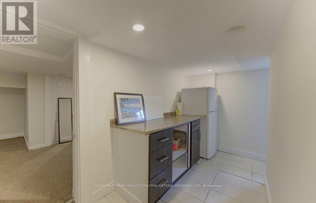 10 Marshall Street, Waterloo, Ontario  N2J 2T2 - Photo 21 - X13142376