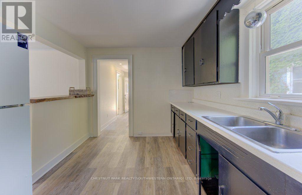 10 Marshall Street, Waterloo, Ontario  N2J 2T2 - Photo 9 - X13142376