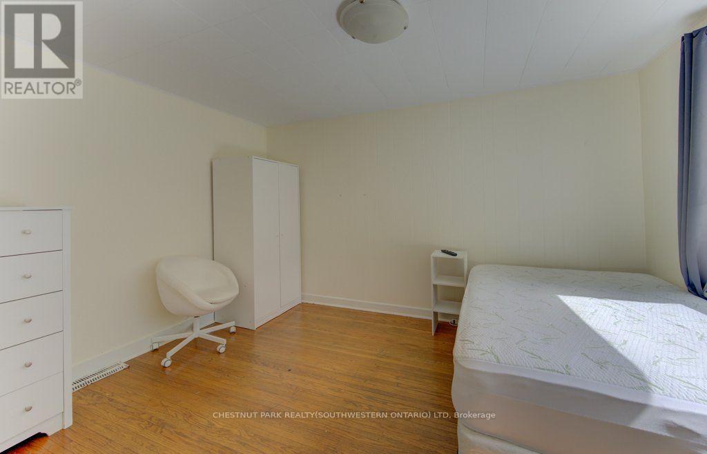 10 Marshall Street, Waterloo, Ontario  N2J 2T2 - Photo 4 - X13142376