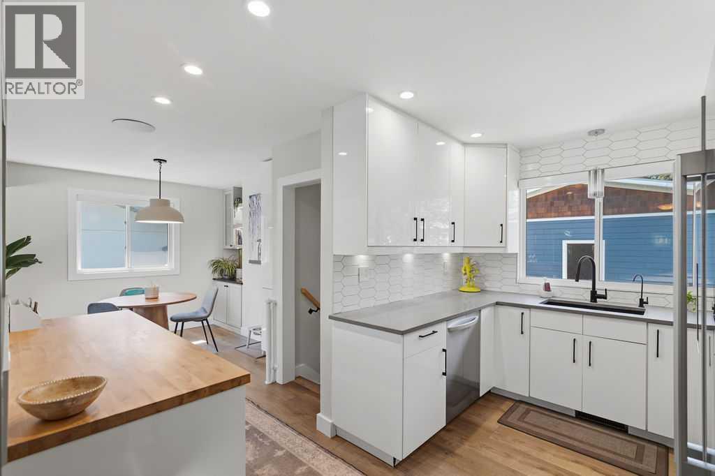 77 Westwood Drive SW, Calgary, Alberta  T3C 2V8 - Photo 12 - A2340714