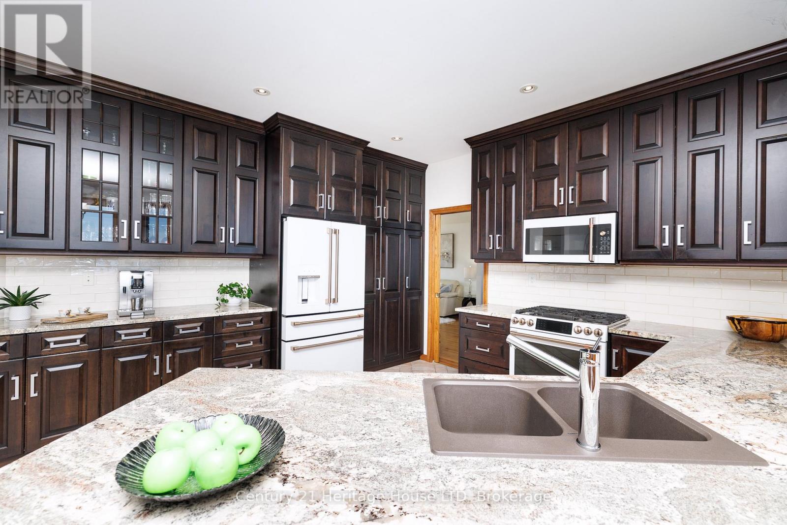 6 Jacob's Landing, Grimsby, Ontario  L3M 5G7 - Photo 10 - X13544166
