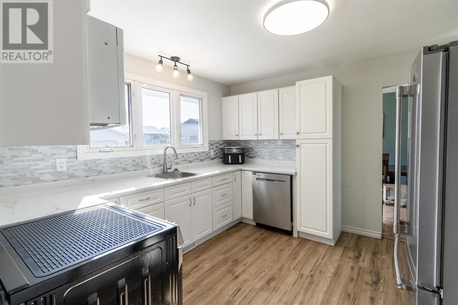 636 Cooper St, Sault Ste. Marie, Ontario P6C 4W2 - Photo 3 - SM262376