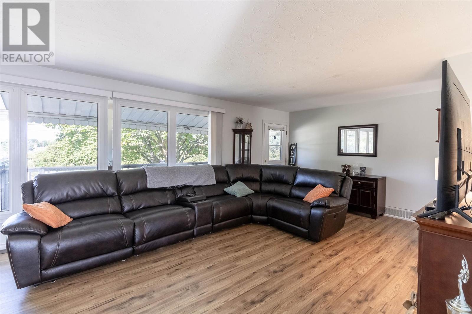 636 Cooper St, Sault Ste. Marie, Ontario P6C 4W2 - Photo 9 - SM262376