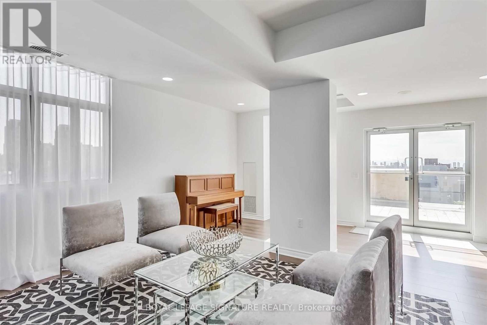 201 - 15 Maplewood Avenue, Toronto, Ontario  M6C 4B4 - Photo 10 - C13726708