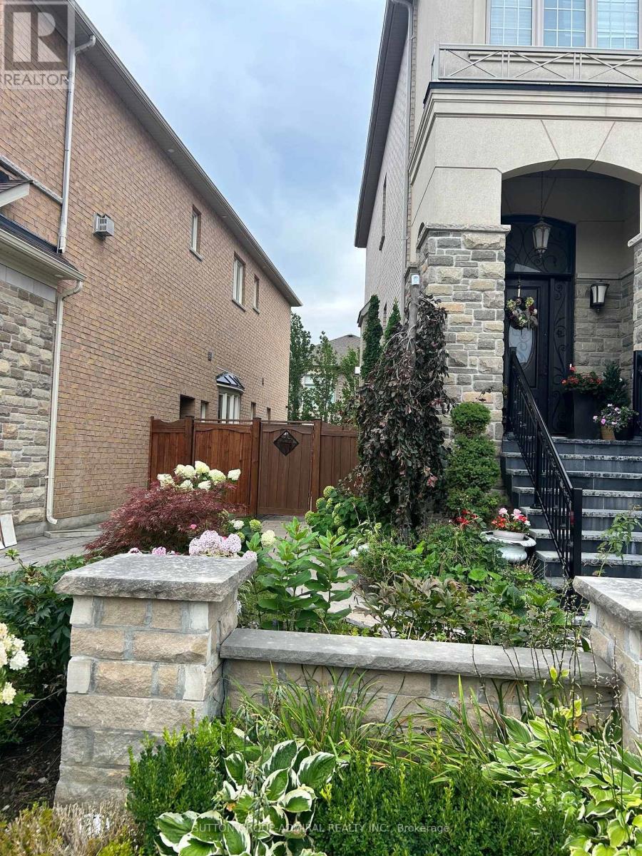 307 CHATFIELD DRIVE, Vaughan, Ontario