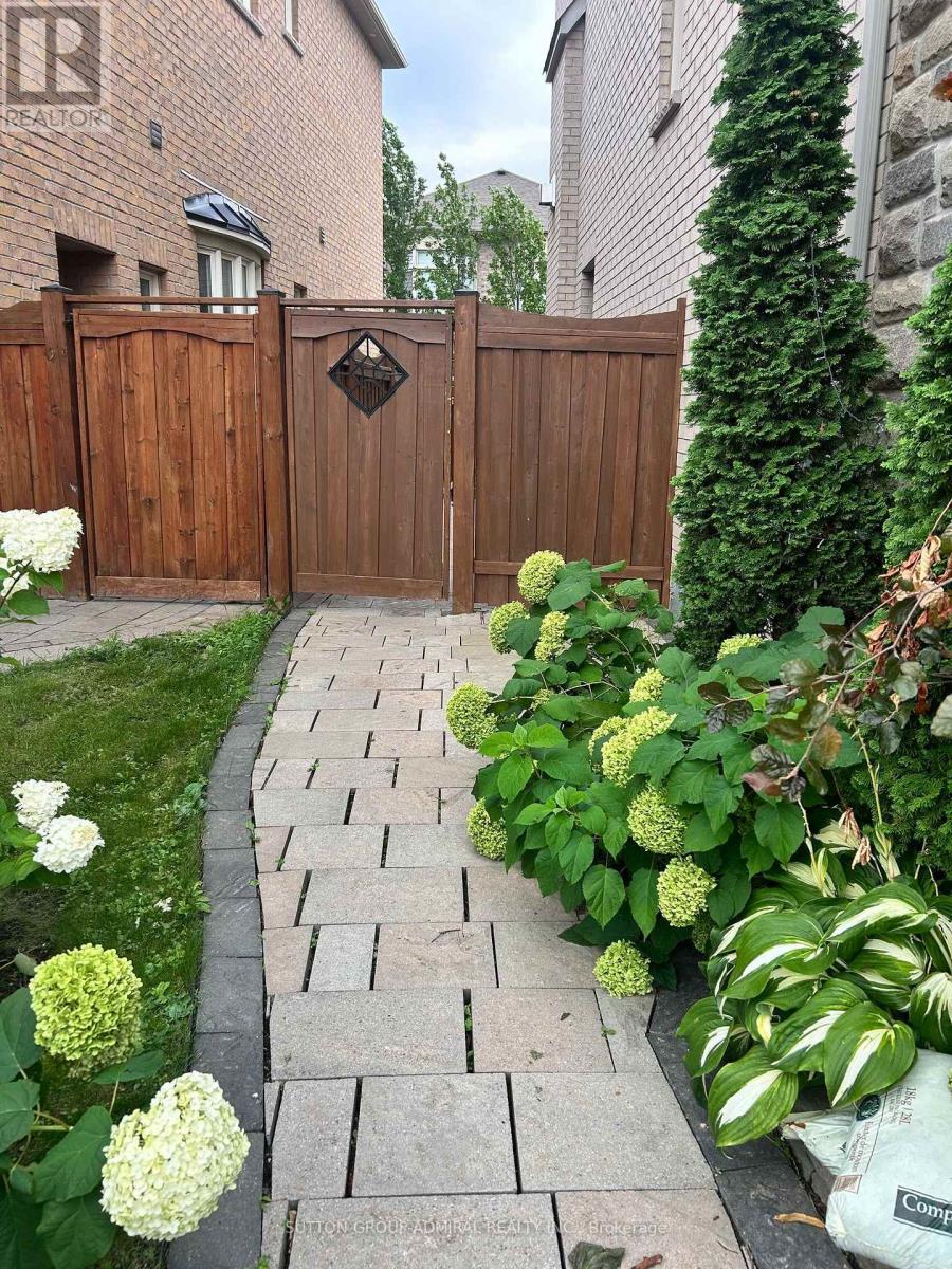 307 Chatfield Drive, Vaughan, Ontario  L4H 3R7 - Photo 3 - N13727316