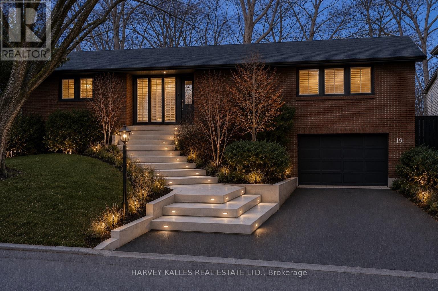 19 BLAIR ATHOL CRESCENT, Toronto, Ontario