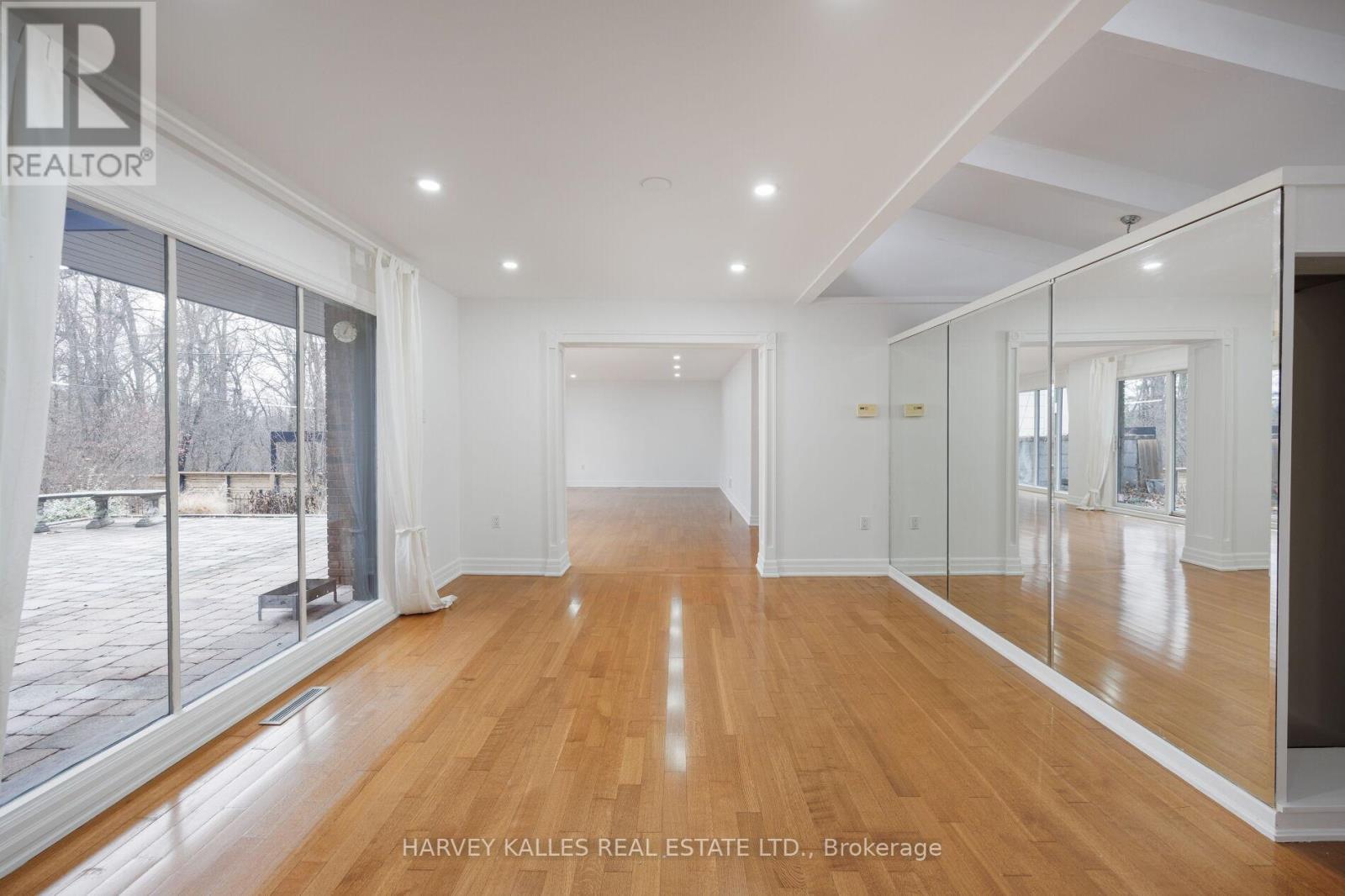 19 Blair Athol Crescent, Toronto, Ontario  M9A 1X6 - Photo 9 - W13468054