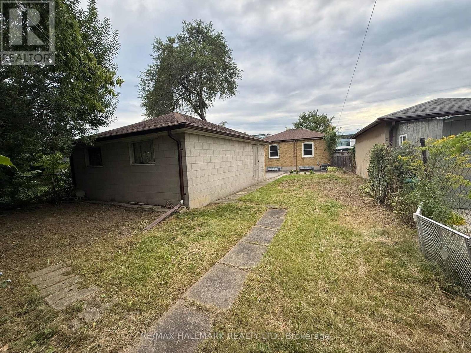 Main - 9 Macleod Street, Toronto, Ontario  M6L 2M7 - Photo 16 - W13727202