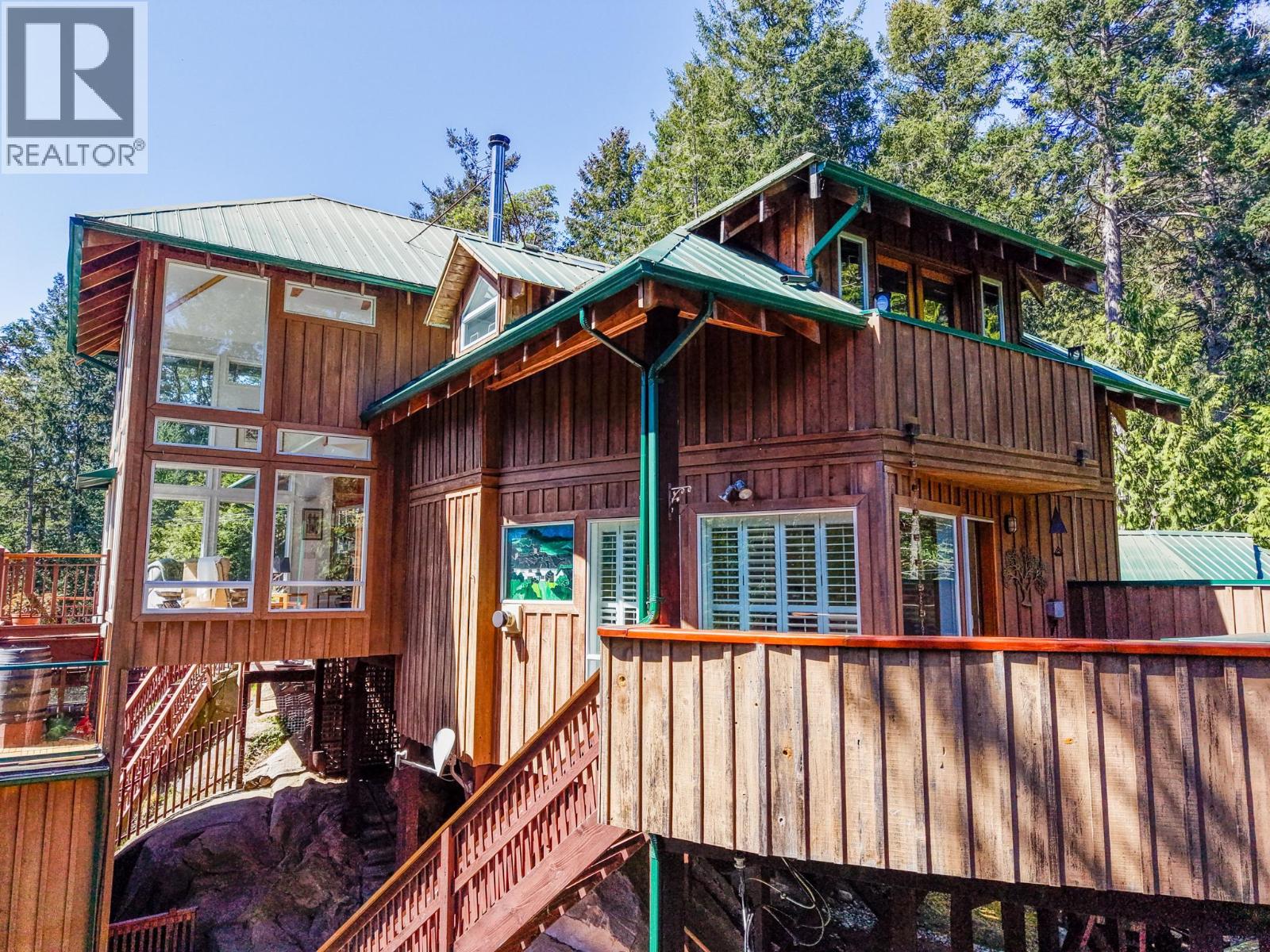 486 BLUFF WAY, Mayne Island, British Columbia