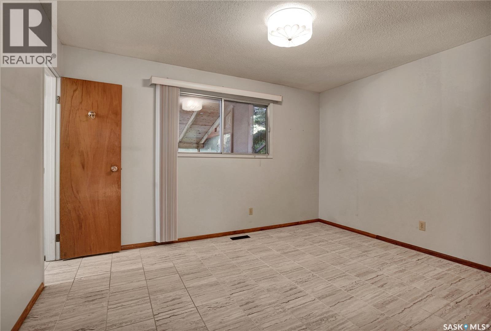 3166 Eastview, Saskatoon, Saskatchewan  S7J 3J4 - Photo 11 - SK047013