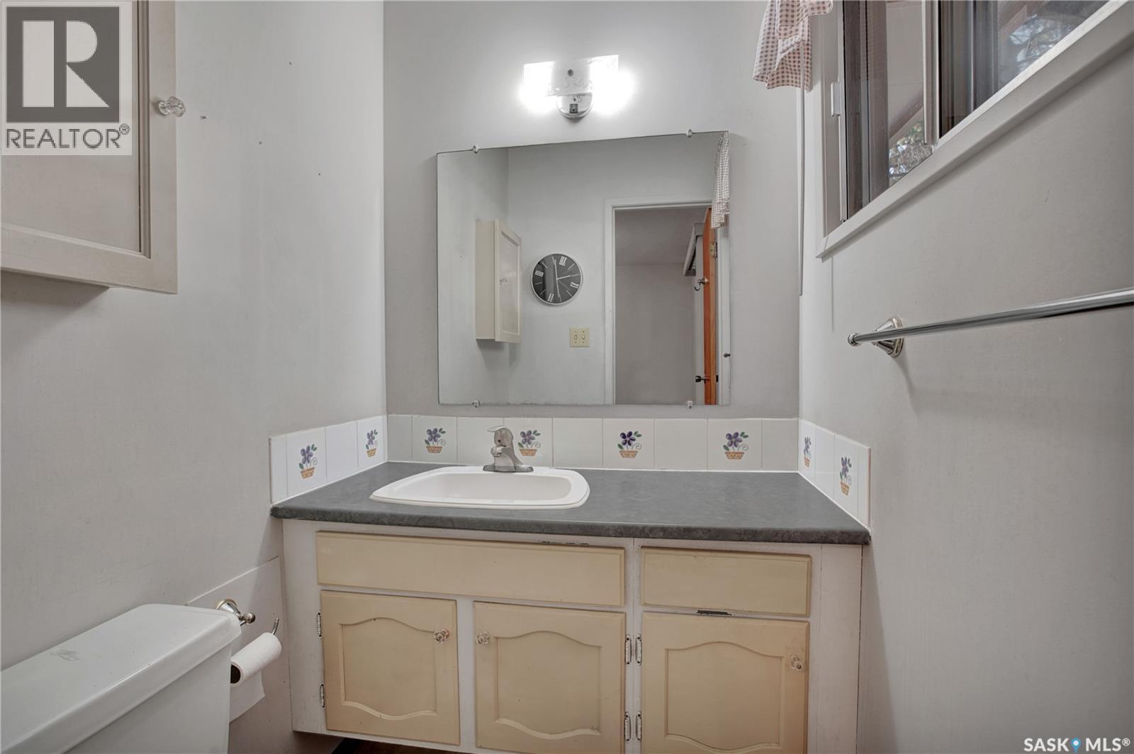 3166 Eastview, Saskatoon, Saskatchewan  S7J 3J4 - Photo 13 - SK047013