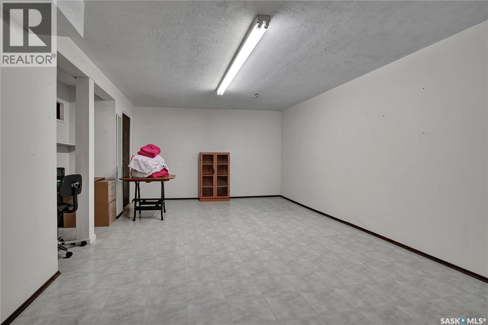 3166 Eastview, Saskatoon, Saskatchewan  S7J 3J4 - Photo 20 - SK047013
