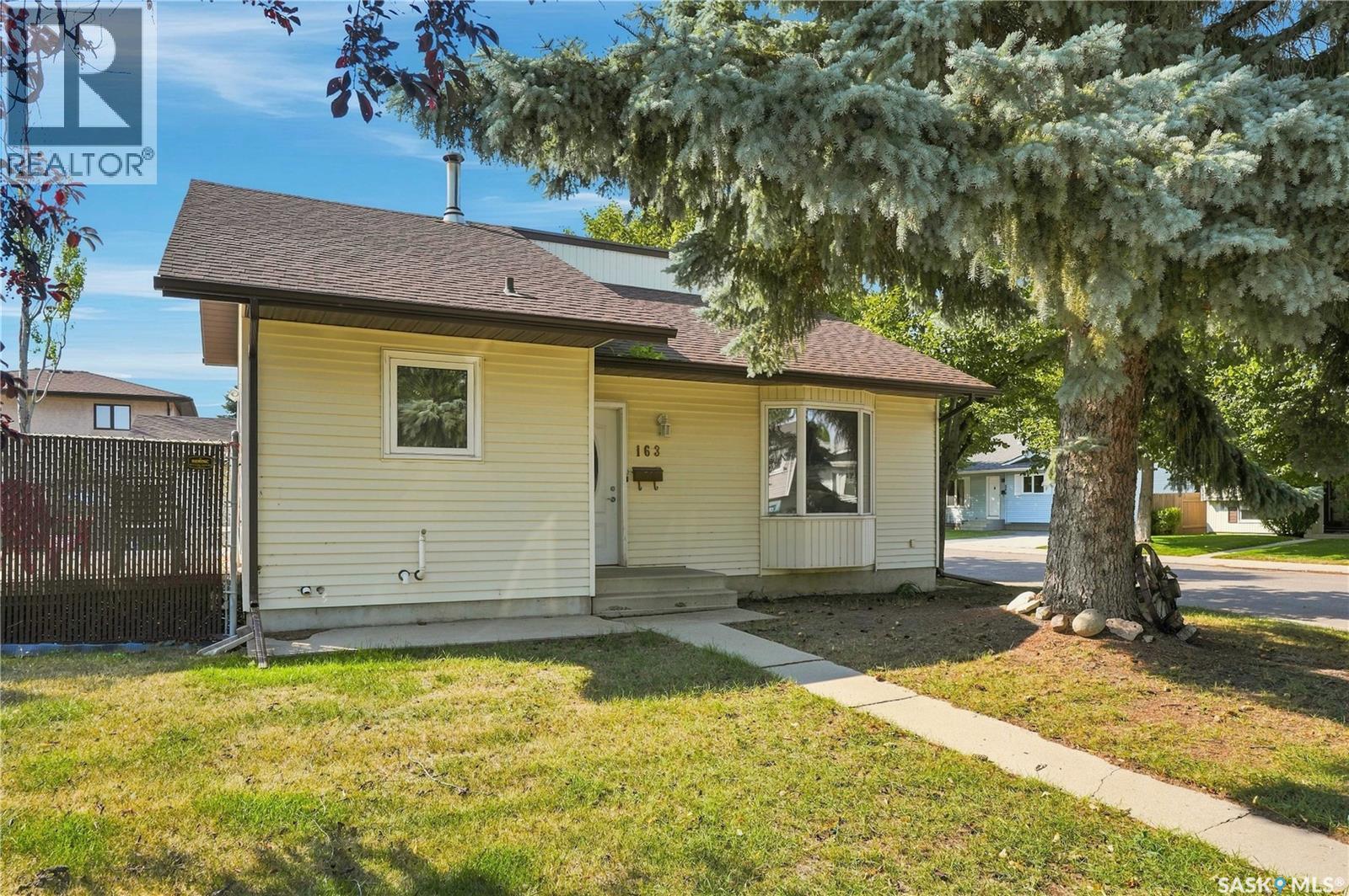 163 Heggie Court, Saskatoon, Saskatchewan  S7L 7B4 - Photo 3 - SK046958